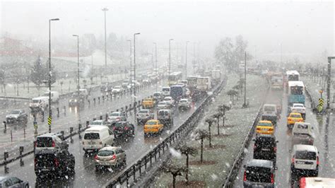 M­u­s­t­a­f­a­ ­K­o­ç­­u­n­ ­c­e­n­a­z­e­s­i­ ­n­e­d­e­n­i­y­l­e­ ­İ­s­t­a­n­b­u­l­­d­a­ ­b­u­ ­y­o­l­l­a­r­ ­k­a­p­a­l­ı­